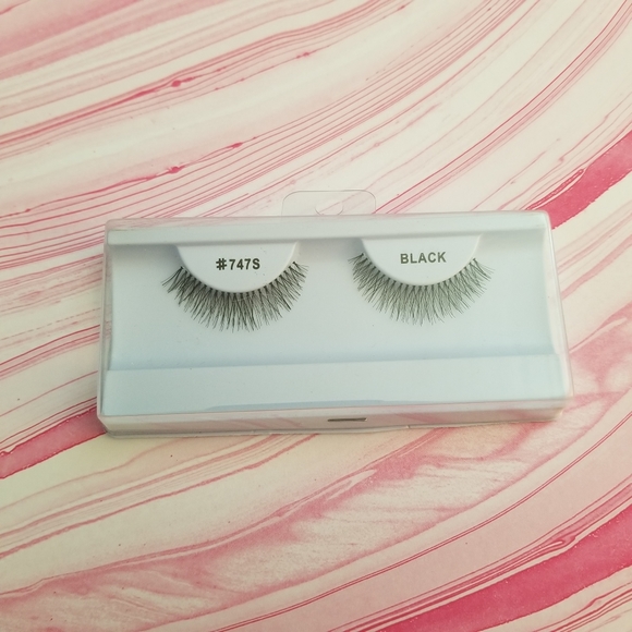 Eye Lash Bundle - Picture 3 of 3